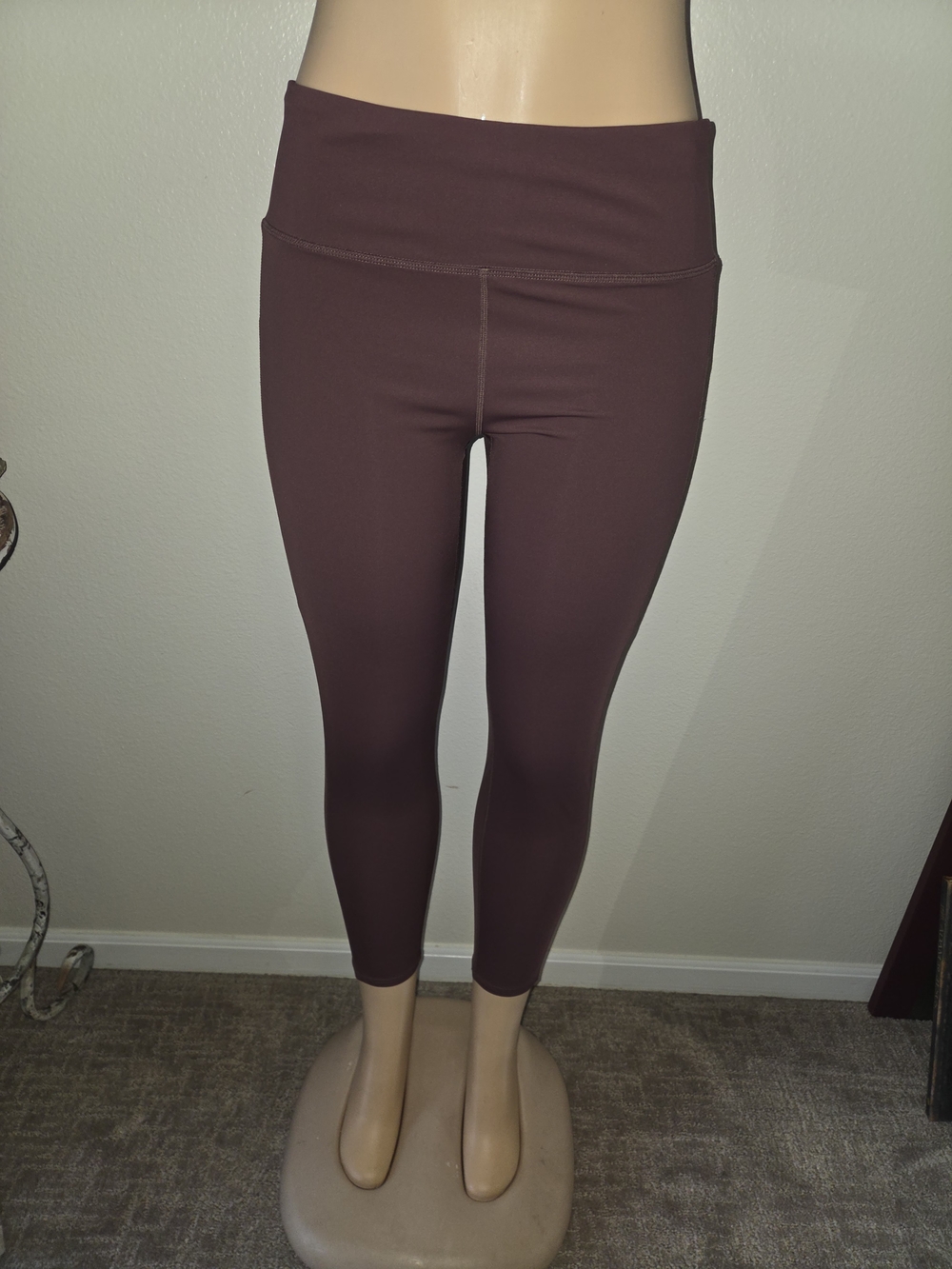 Vuori Maroon High-Rise Capri Leggings